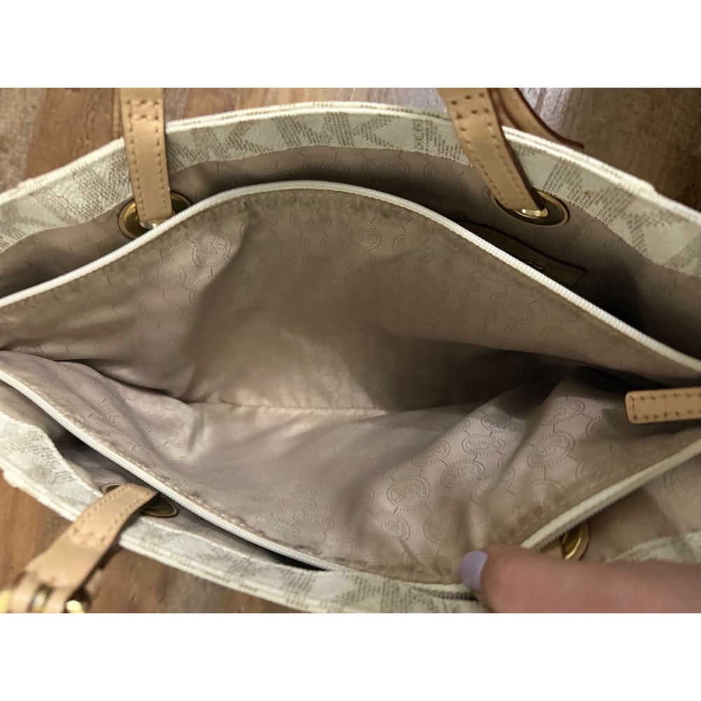 Michael Kors Jet Set Travel Tote‎ Bag Vanilla Signature Monogram Medium Gold HW - Picture 10 of 11
